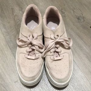 NIKE Air Force 1 - Sage Low in beige